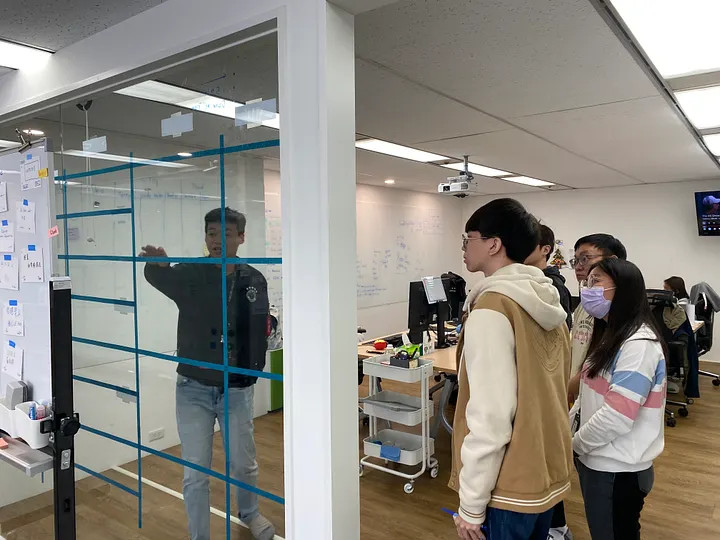 實習團隊會以敏捷 Scrum 流程共同進行開發。